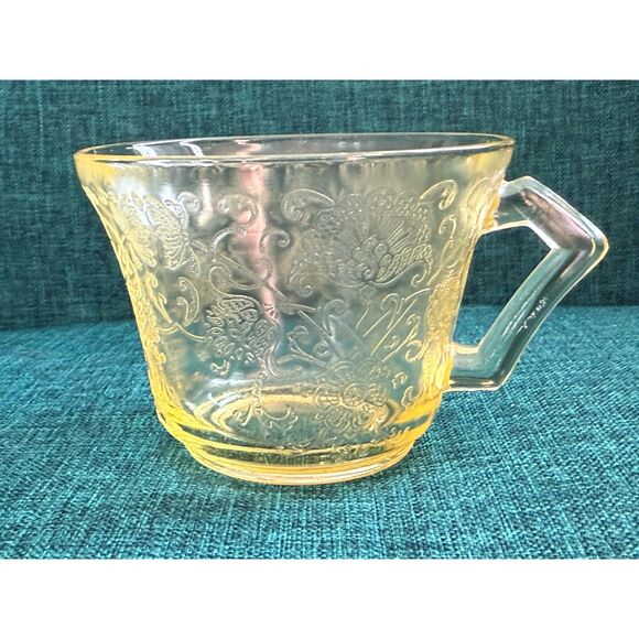 1930s Federal Glass‎ Yellow Depression Glass Tea Trio – "Sharon / Cabbage Rose" - Picture 3 of 7